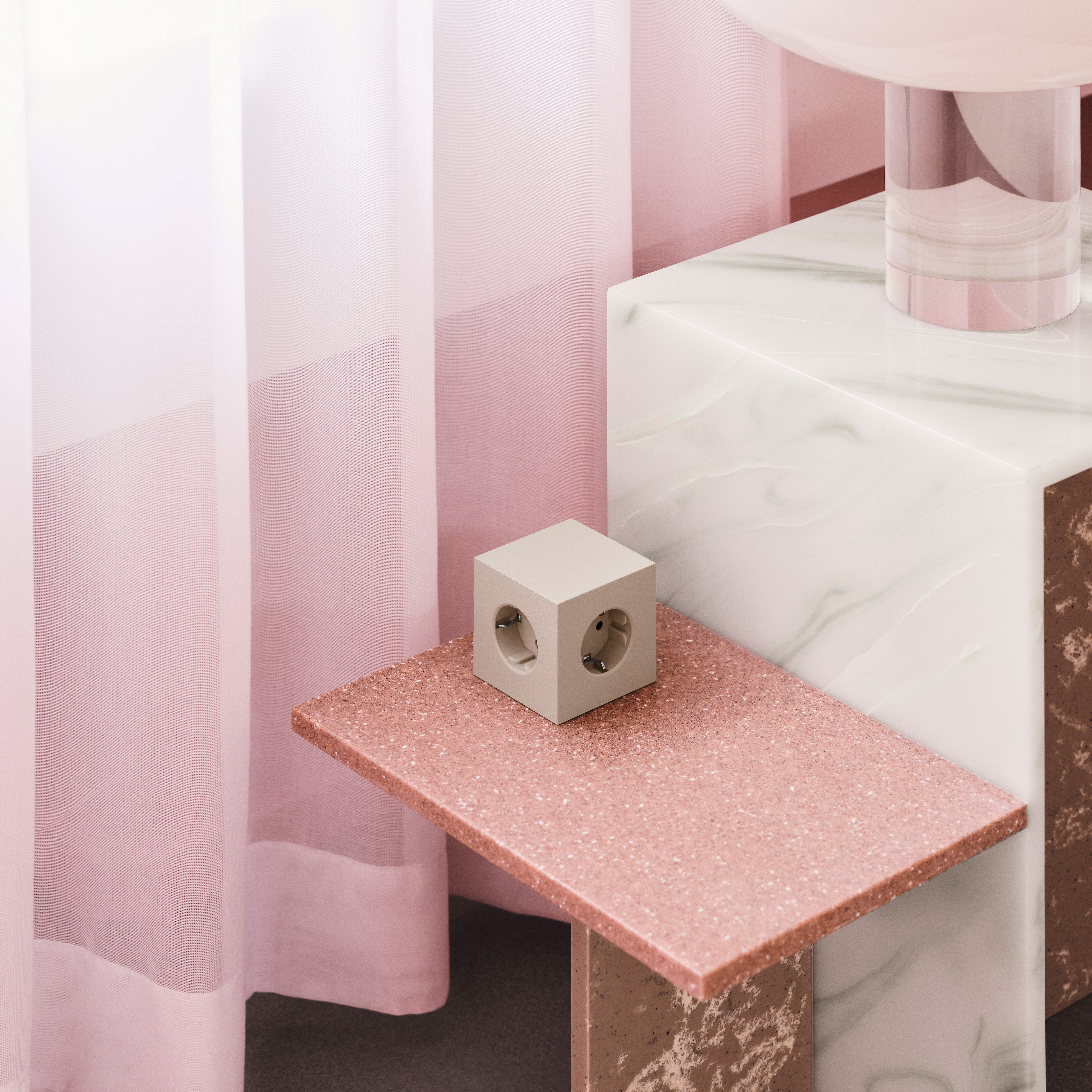 Square 1, USB-C & magnetisk stikdåse - Nomad Sand